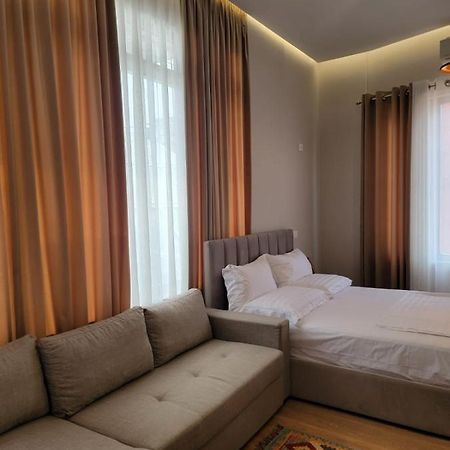 Berhami Studio Apartment Tirana Kültér fotó