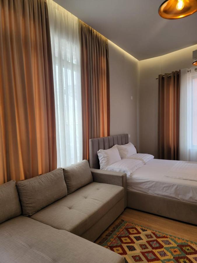 Berhami Studio Apartment Tirana Kültér fotó