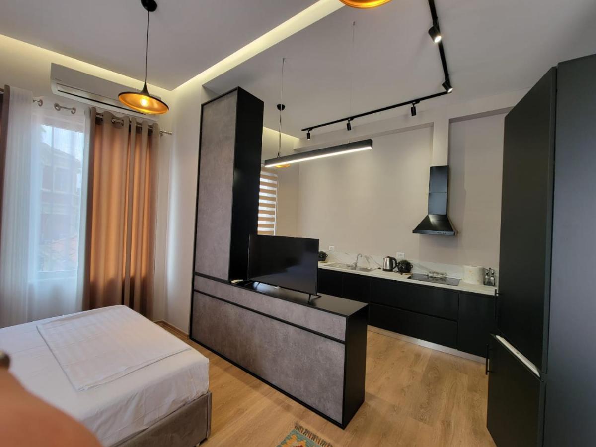 Berhami Studio Apartment Tirana Kültér fotó